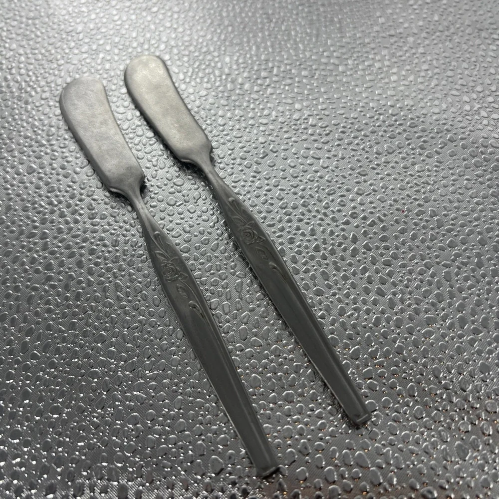 Vtg Dorzel Japan Island Queen by Hull Rose Stainless Flatware 2 PC Butter Knives